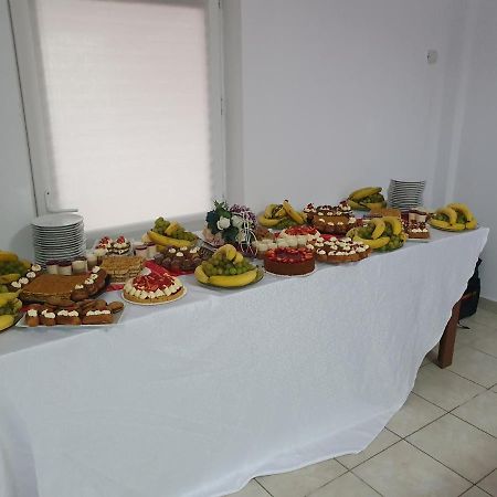 Pensiunea Anais Tetoiu Esterno foto