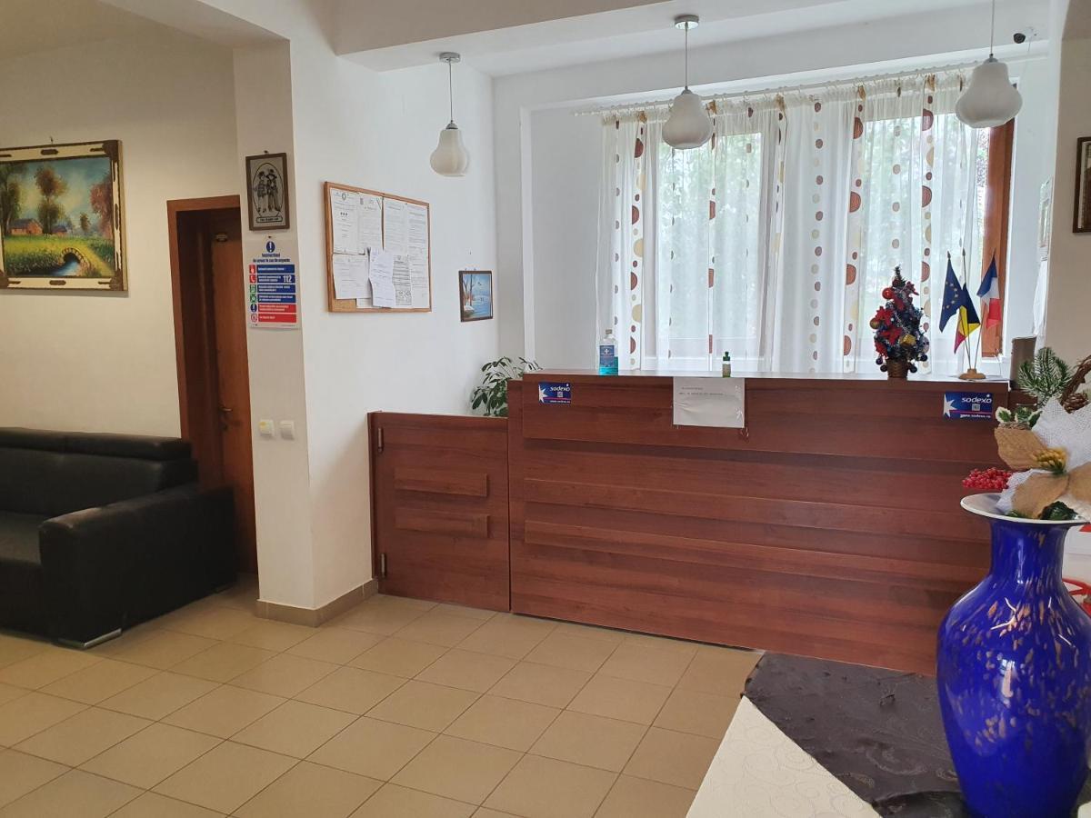 Pensiunea Anais Tetoiu Esterno foto